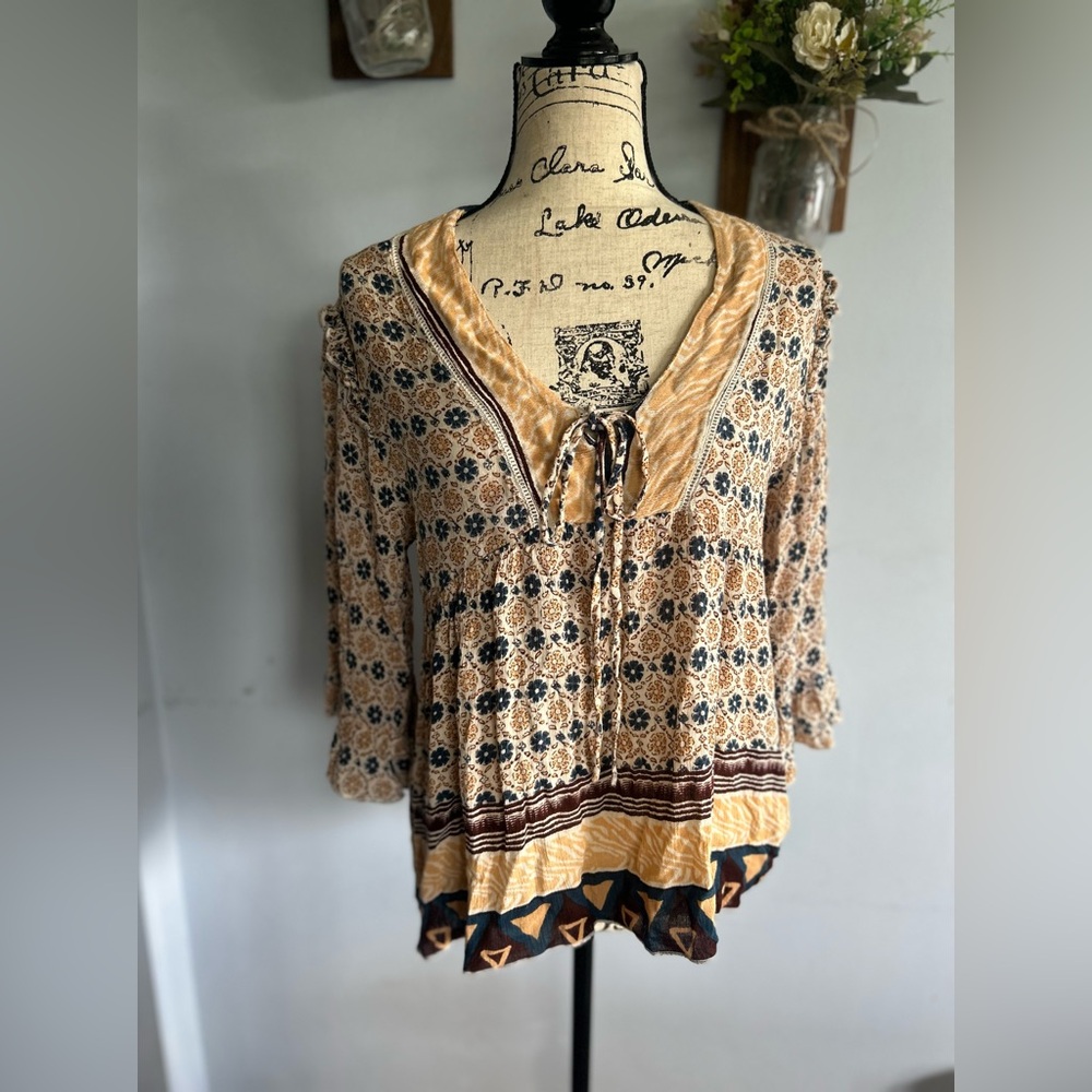 Millenium bohemian blouse floral print lightweight hippie Gypsy indie‎